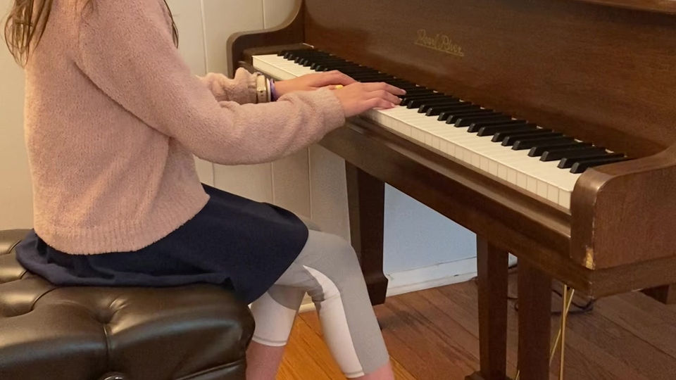 Emma plays Here Comes the Queen